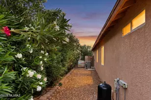1402 N Thunder Ridge Dr, Tucson, AZ 85745 - Photo 7