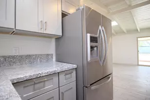 919 N Catalina Ave, Tucson, AZ 85711 - Photo 9