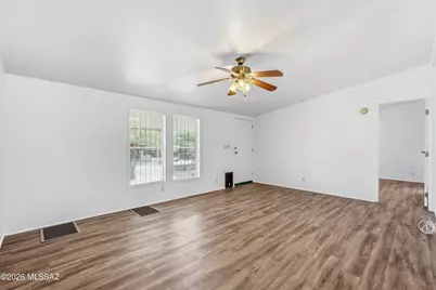 2240 W San Juan Trail, Tucson, AZ 85713 - Photo 7
