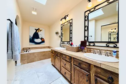 1216 E Camino Diestro, Oro Valley, AZ 85704 - Photo 11