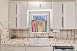 2040 E Hawthorne St, Tucson, AZ 85719 - Photo 13