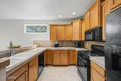 3819 N Look Backridge Place, Tucson, AZ 85719 - Photo 11