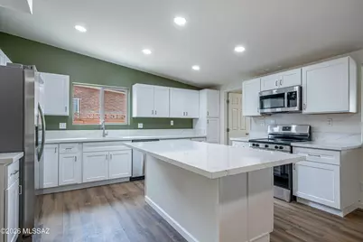 9048 E Pine Valley Drive, Tucson, AZ 85710 - Photo 11