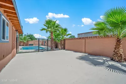 9048 E Pine Valley Drive, Tucson, AZ 85710 - Photo 7