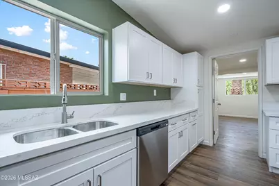 9048 E Pine Valley Drive, Tucson, AZ 85710 - Photo 13