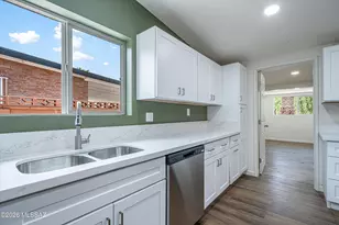 9048 E Pine Valley Dr, Tucson, AZ 85710 - Photo 13