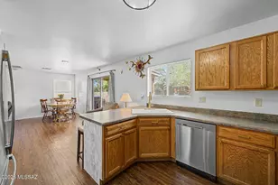 697 W Cholla Crest Dr, Green Valley, AZ 85614 - Photo 3