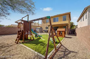 697 W Cholla Crest Dr, Green Valley, AZ 85614 - Photo 3