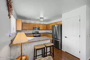 697 W Cholla Crest Dr, Green Valley, AZ 85614 - Photo 5