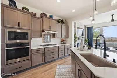 1863 N Bayshore Drive, Green Valley, AZ 85614 - Photo 9