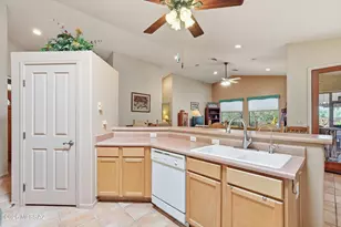 2682 S Falcon View Dr, Tucson, AZ 85713 - Photo 9