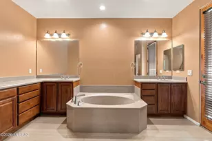 123 E Castlefield Cir, Tucson, AZ 85704 - Photo 13
