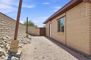 9710 E Celeste Dr, Tucson, AZ 85730 - Photo 33