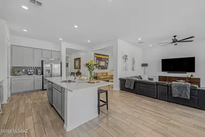 10702 N Iron Peak Drive, Oro Valley, AZ 85742 - Photo 9