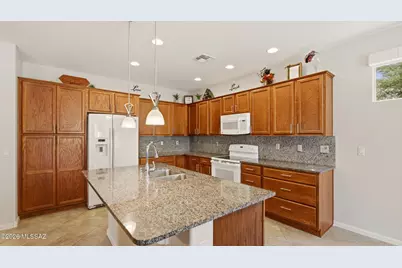 2298 E Thunderchief Drive, Green Valley, AZ 85614 - Photo 13