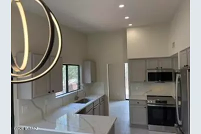 3040 N Willow Creek Drive, Tucson, AZ 85712 - Photo 1