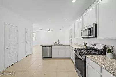 10502 W Kerrigan Lane, Marana, AZ 85653 - Photo 9