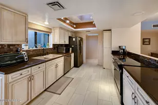 712 W Desert Hills Dr, Green Valley, AZ 85622 - Photo 3
