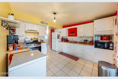 8002 E Rosewood Street, Tucson, AZ 85710 - Photo 7