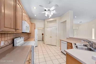 13122 Rivercane Loop, Marana, AZ 85658 - Photo 11