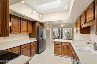 9816 N Calle Loma Linda, Oro Valley, AZ 85737 - Photo 17