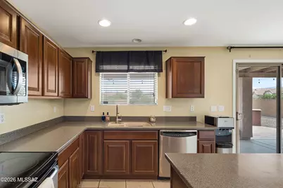 9670 N Deimos Drive, Tucson, AZ 85743 - Photo 11