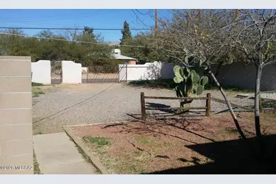 114 E Blacklidge Drive, Tucson, AZ 85705 - Photo 9