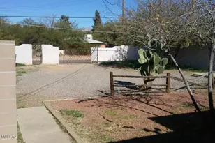 114 E Blacklidge Dr, Tucson, AZ 85705 - Photo 9