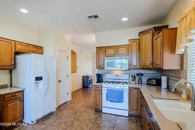 251 W Calle Moncayo, Sahuarita, AZ 85629 - Photo 9