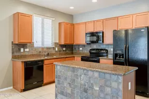 7307 E Heartwood Dr, Tucson, AZ 85756 - Photo 9