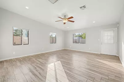 1115 E East Circle Drive, Tucson, AZ 85719 - Photo 9