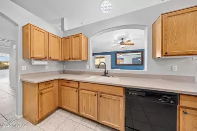 8920 N Tortolita Bluffs Place, Tucson, AZ 85742 - Photo 17