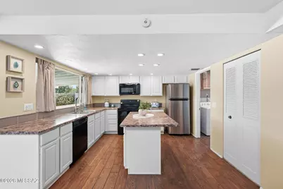 9340 E Helen Street, Tucson, AZ 85715 - Photo 17