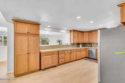 8031 E 17th Place, Tucson, AZ 85710 - Photo 7