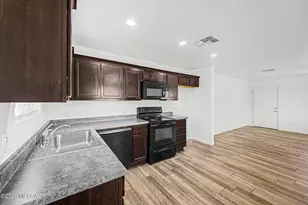 907 E 32nd St, Tucson, AZ 85713 - Photo 9