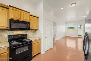 7411 E Poinciana Pl, Tucson, AZ 85730 - Photo 9