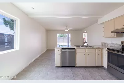2434 S Palm Springs Drive, Tucson, AZ 85710 - Photo 11