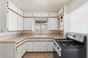 6668 E Scarlett St, Tucson, AZ 85710 - Photo 11