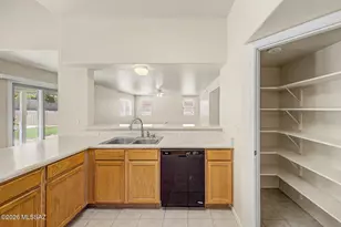 10136 E Axe Handle Ct, Tucson, AZ 85748 - Photo 11