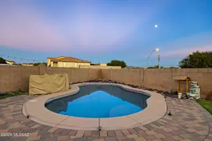 8229 W Melanitta Dr, Tucson, AZ 85757 - Photo 7