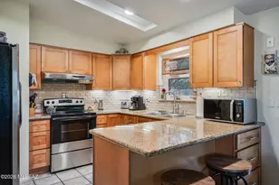 750 S Abrego Dr, Green Valley, AZ 85614 - Photo 9