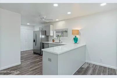 210 W Matterhorn Street, Tucson, AZ 85737 - Photo 11