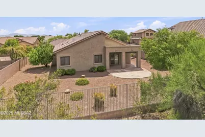 8005 N Iron Ridge Drive, Tucson, AZ 85743 - Photo 5