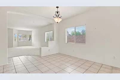 8005 N Iron Ridge Drive, Tucson, AZ 85743 - Photo 7