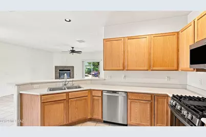 8005 N Iron Ridge Drive, Tucson, AZ 85743 - Photo 13