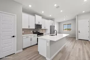 7818 S Wild Prairie Dr, Tucson, AZ 85757 - Photo 5