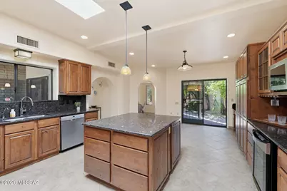 2041 W VÃ­a Del Picamaderos, Green Valley, AZ 85622 - Photo 13