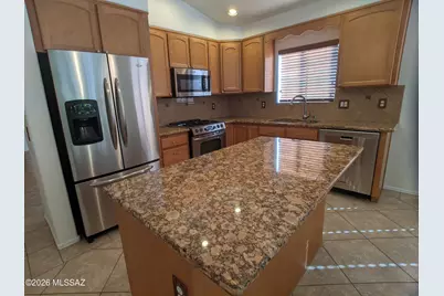 2414 E Skipping Rock Way, Oro Valley, AZ 85737 - Photo 9