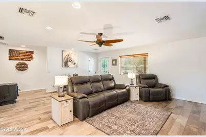 9009 S Oakridge Drive, Hereford, AZ 85615 - Photo 15
