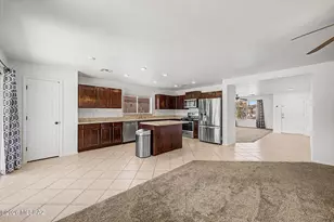 8261 N Stonehill Dr, Tucson, AZ 85743 - Photo 13